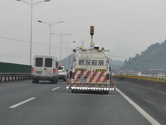 20181226 省公路局委托檢測單位到集團所轄路段開展年度路況檢測_副本.png